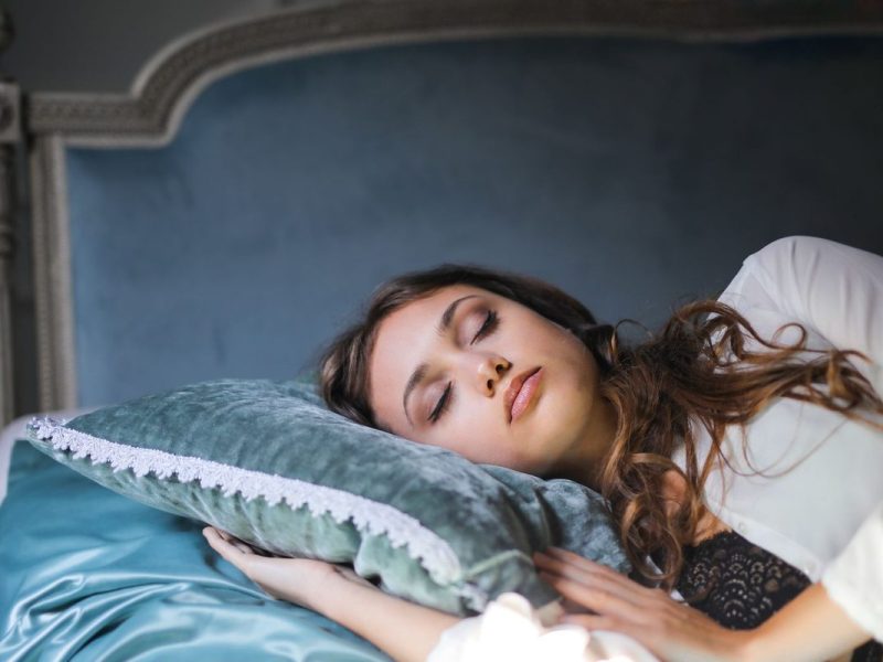 Overnight Habits That Are Quietly Wrecking Your Hair